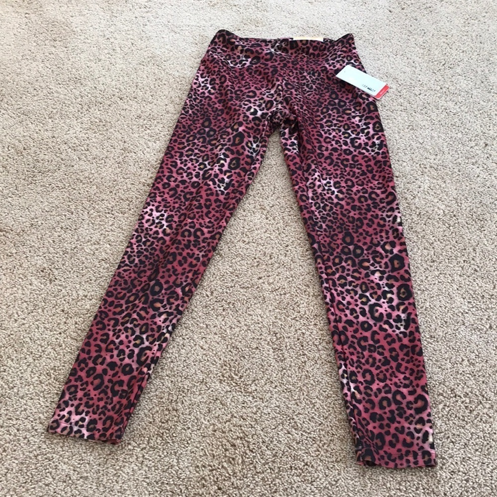 NWT! MARIKA Size M red big cat Athletic leggings